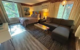 Sherwood Court Cottages & Guest Rooms